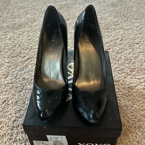 XOXO Black high heeled pumps